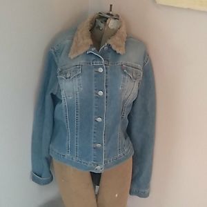 Vtg Levi's jean jacket faux fur collar womans L